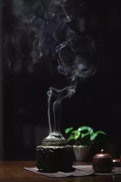 闻香识皇后有科学依据吗？香味与身份的联系！