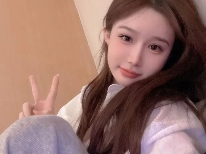 想看美女直播？青草直播下载满足你的需求！