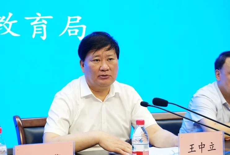 想找教育局局长？联系方式和办事指南看这里！