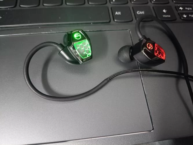 玩游戏时耳机开麦变扬声器？可能是这几个原因！