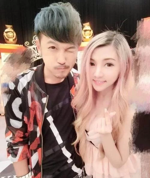 怀疑女友出轨h怎么办？教你几招辨真假！