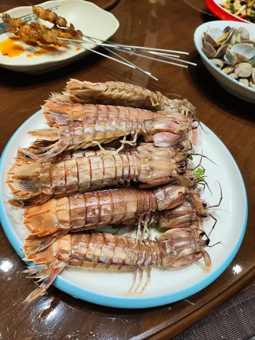 美味深蓝好吃吗？探秘深海美食的独特魅力！