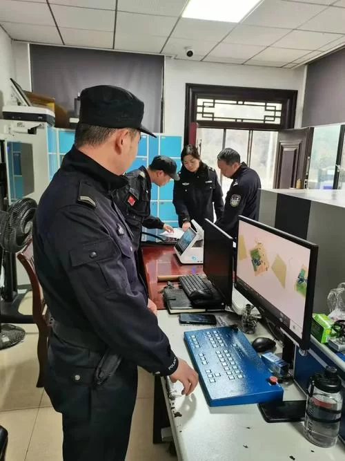 真实执法记录仪视频：看看警察蜀黍怎么工作！