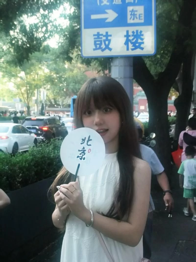 第一天在玻璃窗上出现你的笑脸，这是恶作剧吗？