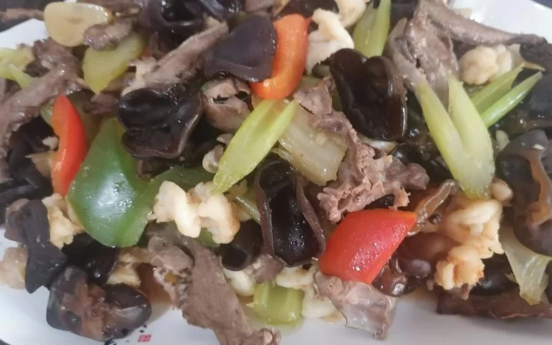 虾仁猪心是什么意思阿？这句话的出处是哪里？