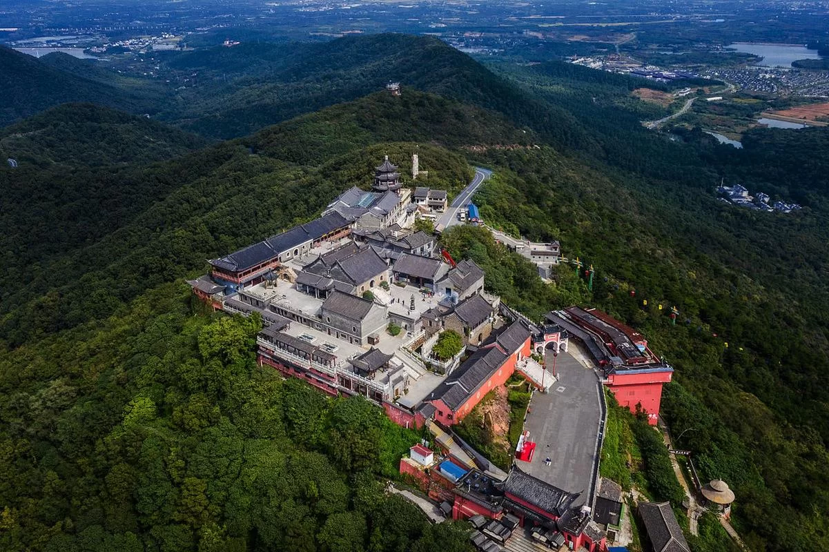 江苏茅山具体位置在哪？交通方式及游玩建议全攻略