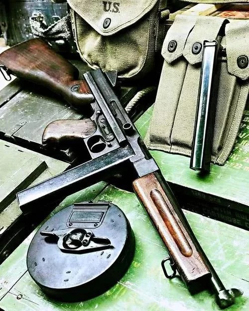 汤姆逊烈龙：CF首款英雄级冲锋枪深度解析