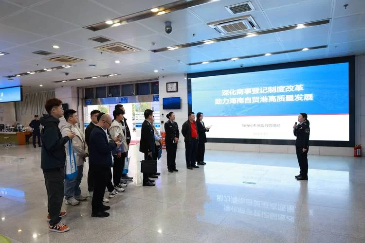 海南政务服务新体验,线上线下都方便! 海南政务服务新体验,线上线下都方便!