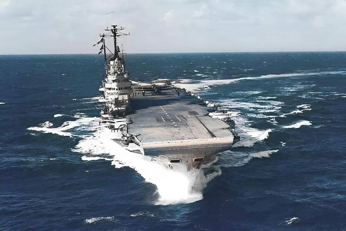 深入了解光辉级航空母舰：设计、建造与服役历程