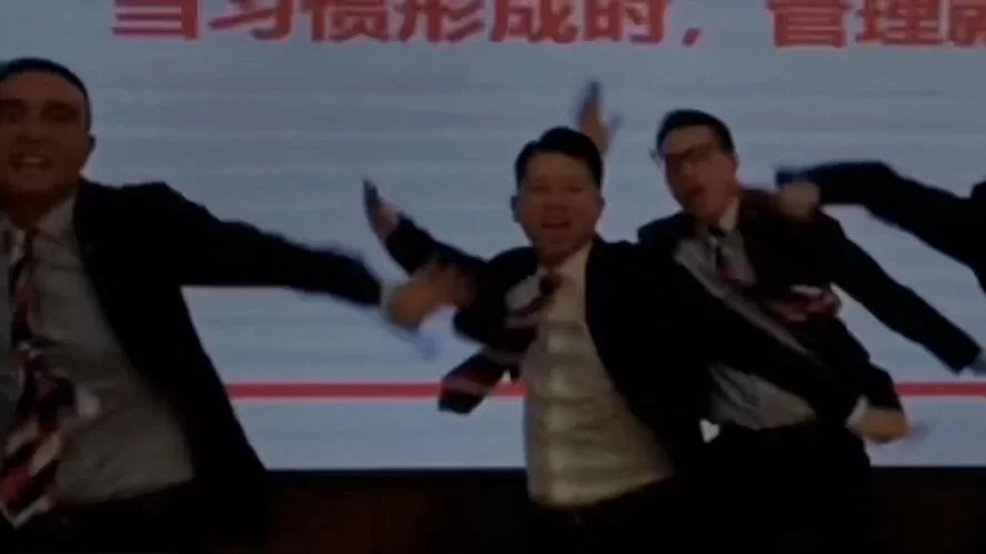深入了解网络流行语：听懂掌声的含义和用法