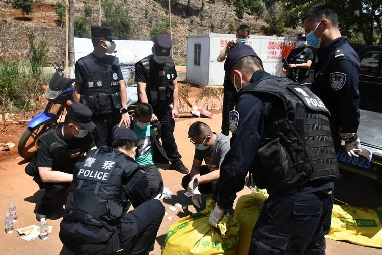 炼狱十三天：揭秘真实的缅北陷阱，逃离人间地狱