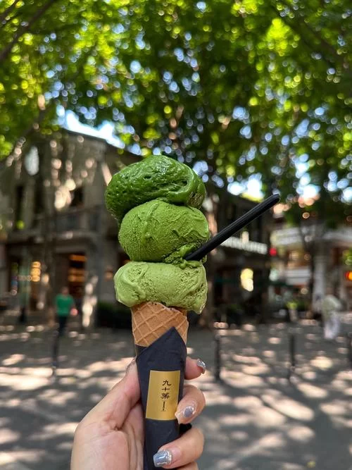 热恋冰激凌：感受夏日甜蜜，与你一起坠入爱河