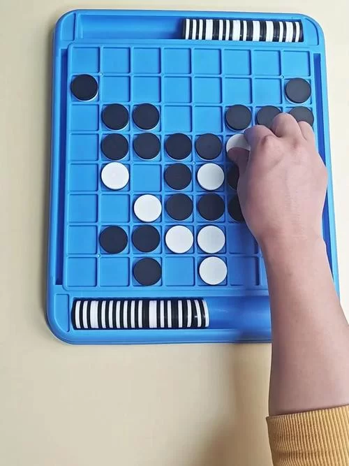 玩转黑白棋：从入门到高手，策略进阶指南