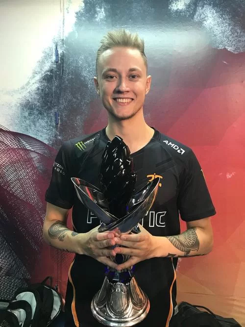 电竞圈颜值担当Rekkles欧成：现状与未来展望