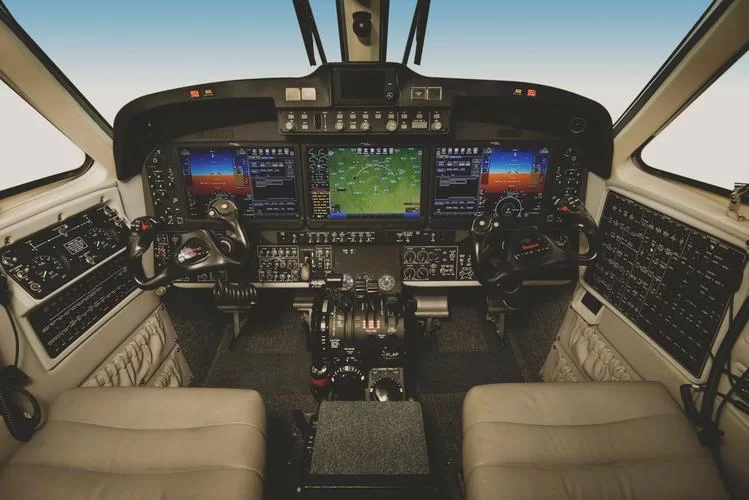 真实模拟飞行驾驶舱：玩转空中自由翱翔