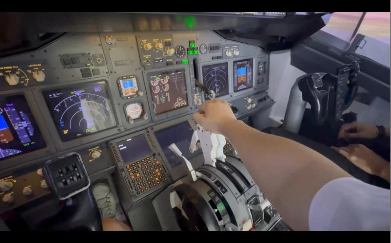 真实模拟飞行驾驶舱:玩转空中自由翱翔 真实模拟飞行驾驶舱:玩转空中自由翱翔