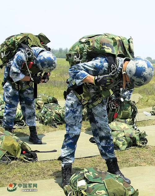 空降兵是什么意思？揭秘空降兵的训练和装备