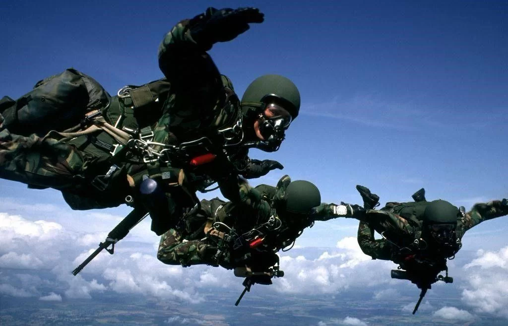 空降兵是什么意思？揭秘空降兵的训练和装备