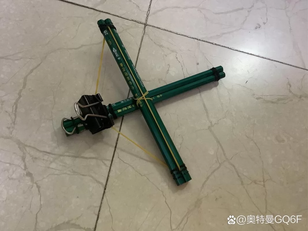 简易发射器怎么做？用笔和皮筋就能轻松制作！