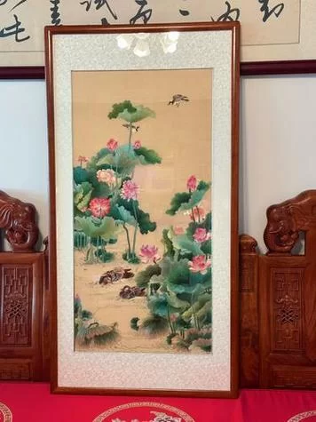绣品鸳鸯图案的含义是什么？古代和现代寓意一样吗？