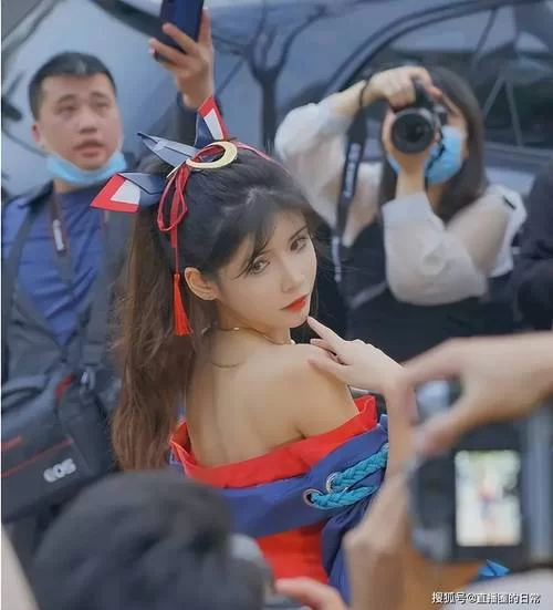 网红白化病萝莉：美貌与疾病的碰撞