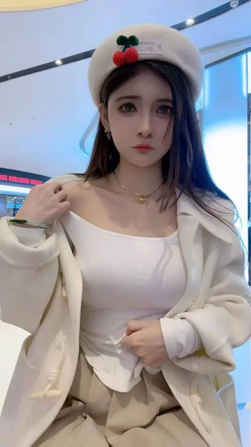 网红白化病萝莉：美貌与疾病的碰撞
