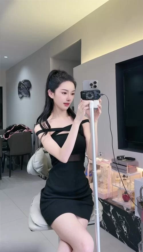 网红笨笨笨狐狸：颜值与人品的双面人生