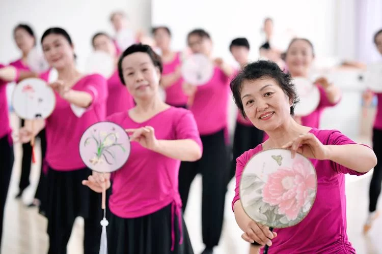 老年大学课程丰富多彩：提升晚年生活品质的课程