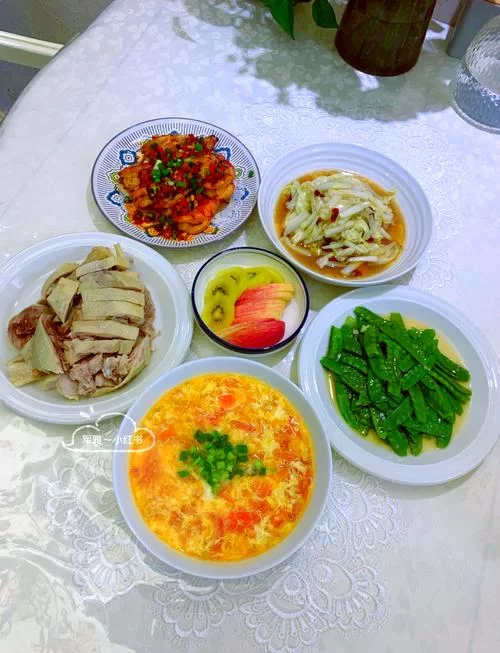 老版菜谱推荐：新婚妻子轻松烹饪美味晚餐