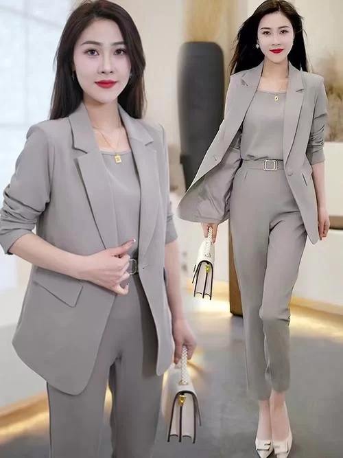 职业套装选购指南：2024新款推荐及搭配技巧