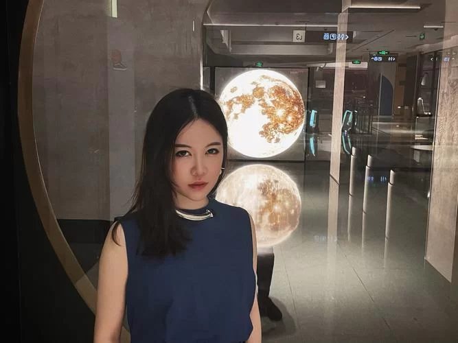 聚焦留学生刘玥JuneLiu：成名之路与争议话题