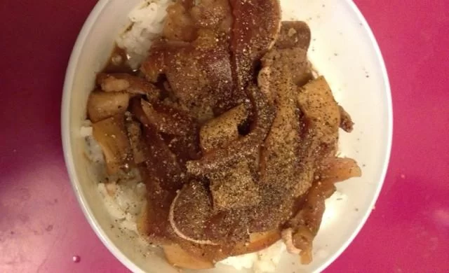 自己动手做黑椒牛舌饭：步骤图解，一看就会