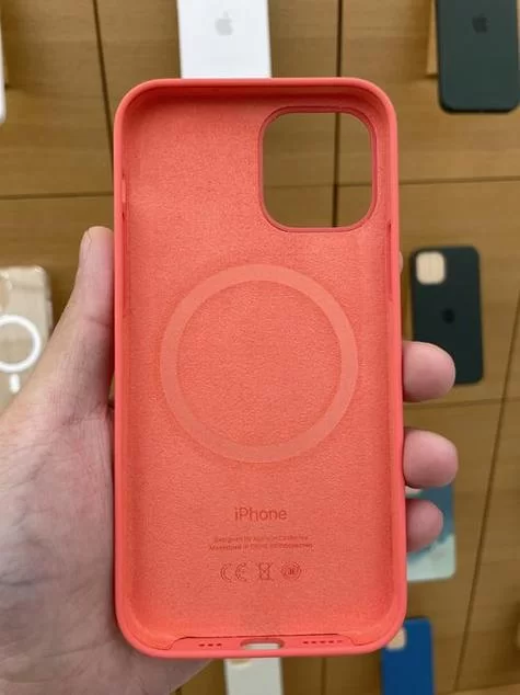 苹果11手机壳能用在苹果12上吗？尺寸和款式全分析