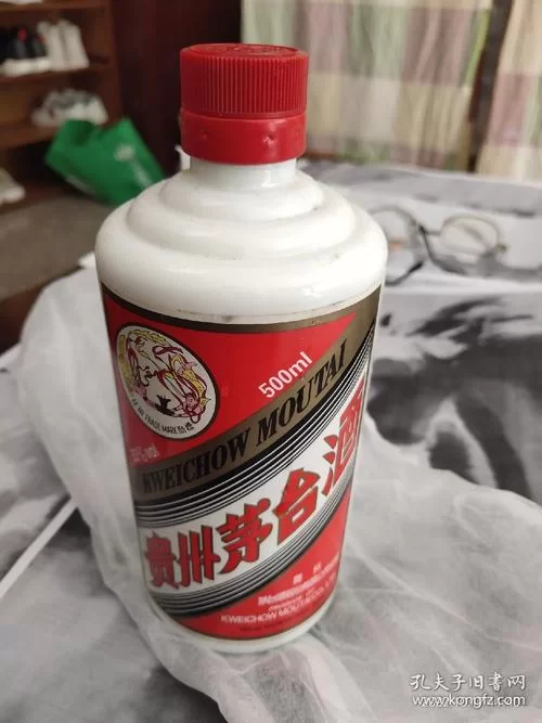 茅台酒瓶子是什么做的？常见茅台酒瓶材质大揭秘