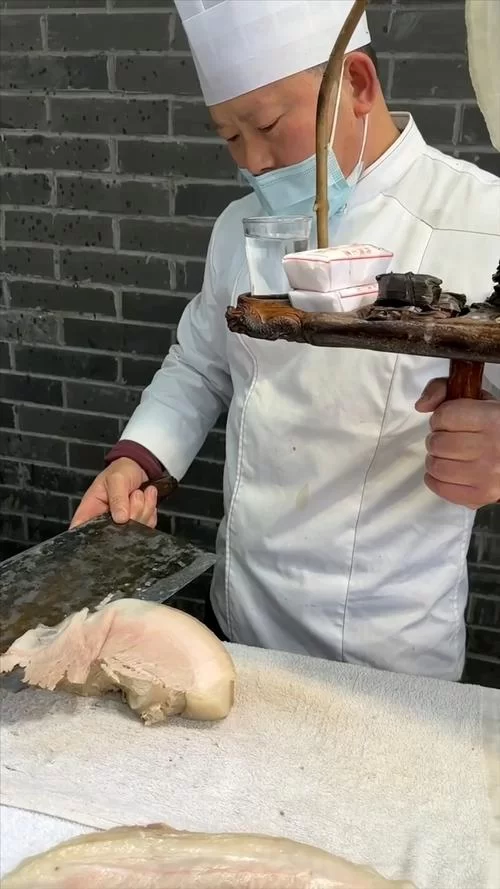 解锁四川美食：李庄白肉的独特魅力与制作技巧