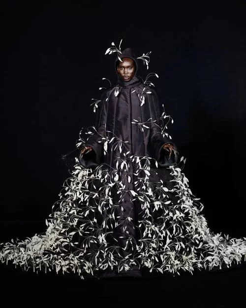 谁是世界上第一位高定设计师？他的贡献有多大？