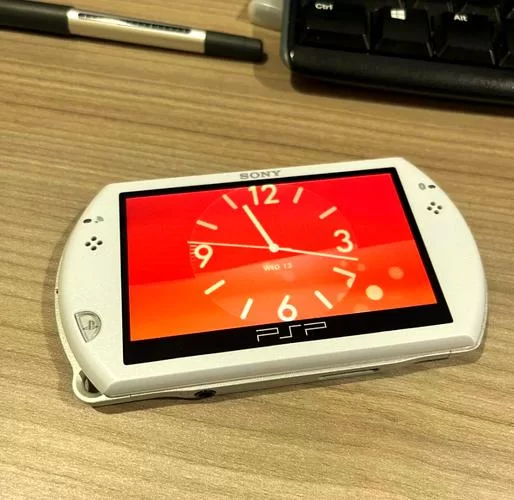 轻巧好玩的PSP GO：游戏体验及购买建议详解