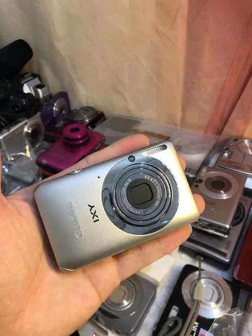 轻薄便携佳能IXUS115HS：入门级卡片相机推荐