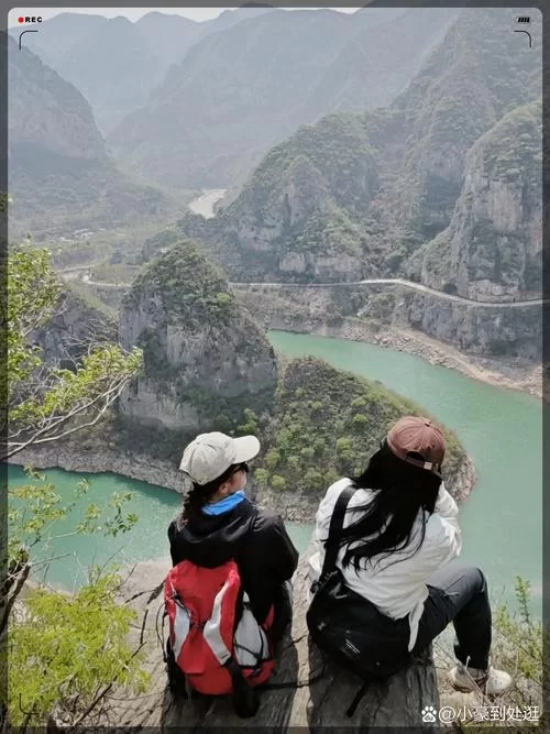 远离城市，一起去爬山，亲近自然，呼吸新鲜空气