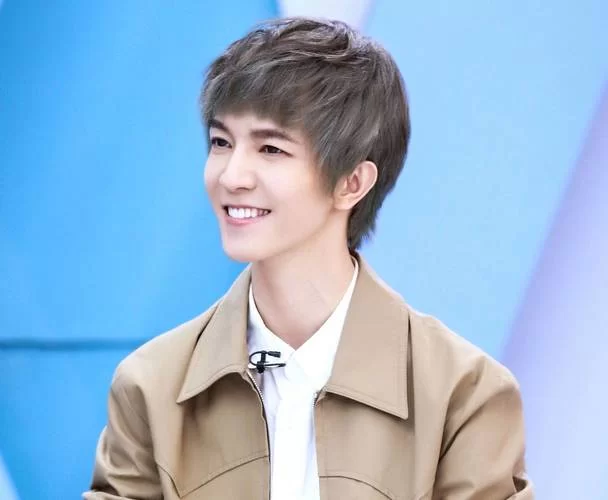 郭敬明陈学冬关系扑朔迷离:金丝雀事件的背后隐情 郭敬明陈学冬关系扑朔迷离:金丝雀事件的背后隐情