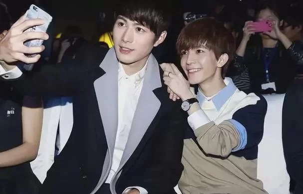 郭敬明陈学冬关系扑朔迷离:金丝雀事件的背后隐情 郭敬明陈学冬关系扑朔迷离:金丝雀事件的背后隐情