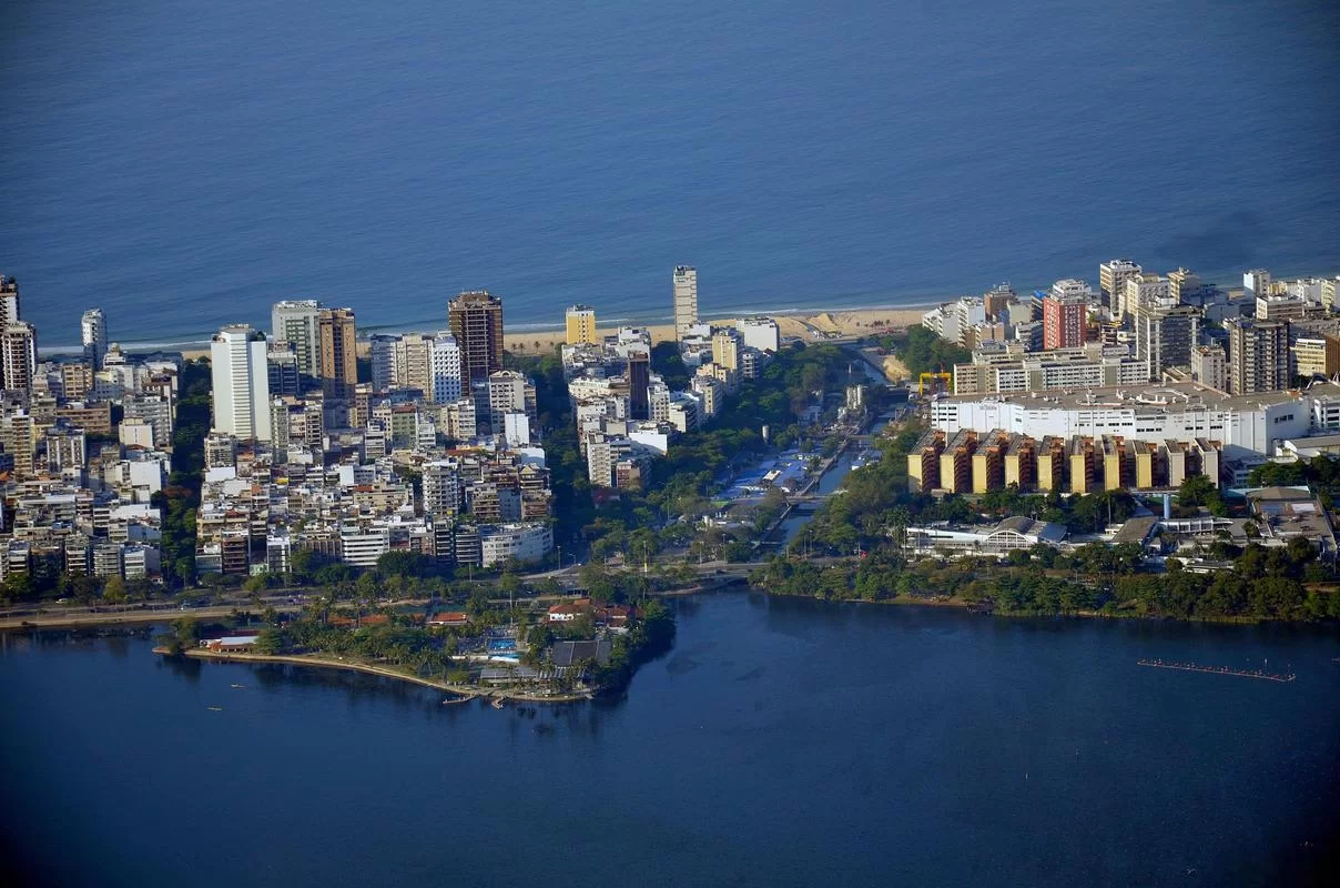 里约热内卢是哪个国家的城市？为什么它曾经是巴西的首都？