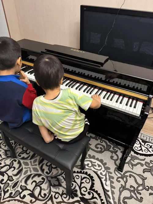 钢琴键盘模拟器：手机上也能练琴，88键真实音效