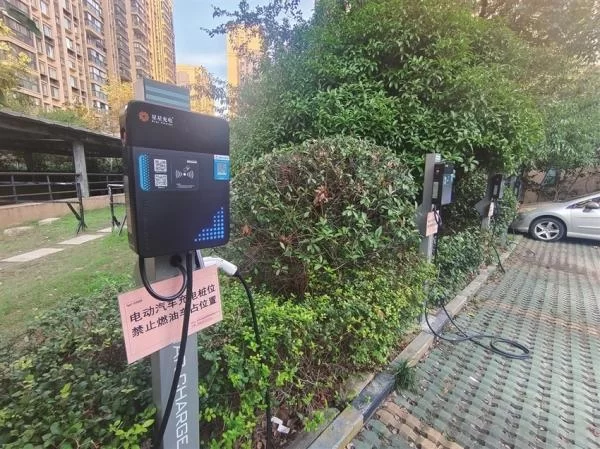 附近哪里有充电桩？新能源汽车充电桩查询