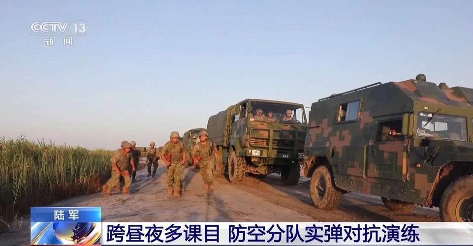 震撼来袭：火力全开跨昼夜军事演习