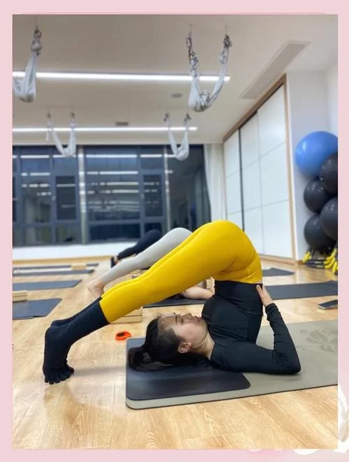 靠墙进入式瑜伽：提升平衡感和稳定性的秘诀