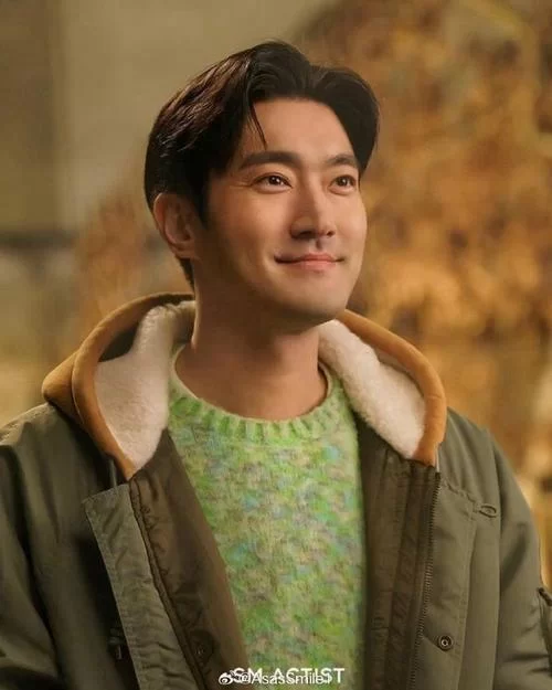 韩国男神彩虹王子：崔始源的慈善与争议