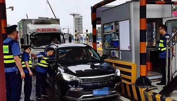 高速服务区过夜停车要交超时费？这说法靠谱吗？