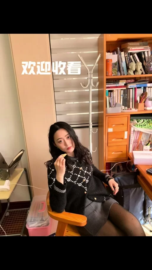 与女大生的同居生活游戏下载哪个版本好？玩家推荐看这里！
