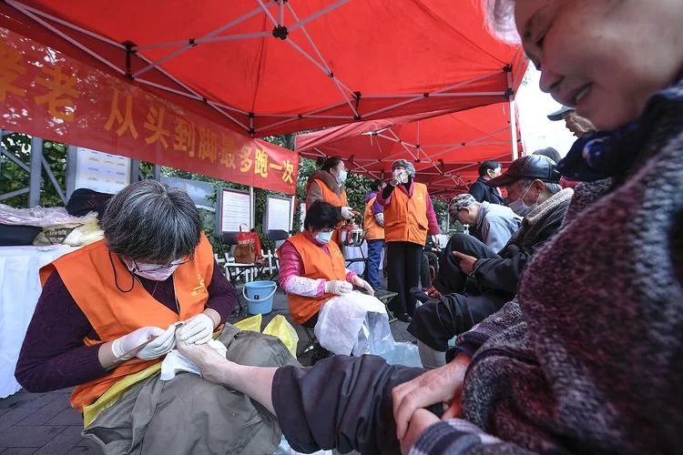 奉献的困境最新讨论：过度奉献真的是好事儿吗？